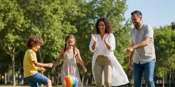Familia española feliz y activa en un parque, jugando y disfrutando del aire libre.
